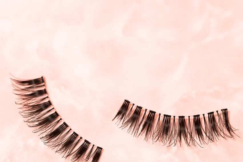 What should you look out to find when you are looking for Eyelash Growth Enhancers
